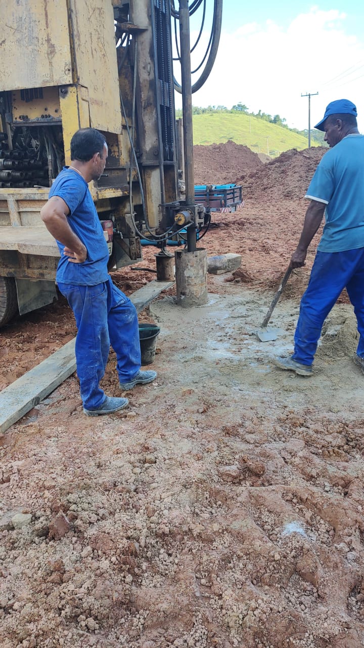 litologica-pessoas-trabalhando